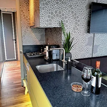 Aquahome - Np De Biesbosch - Bijzonder Overnachten Op Houseboat!