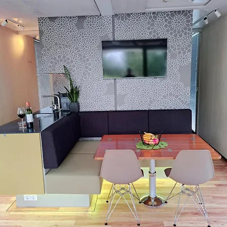 Aquahome - Np De Biesbosch - Bijzonder Overnachten Op Houseboat! 샬레 *