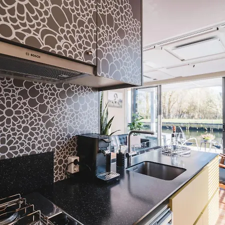Aquahome - Np De Biesbosch - Bijzonder Overnachten Op Houseboat! Alpstuga *