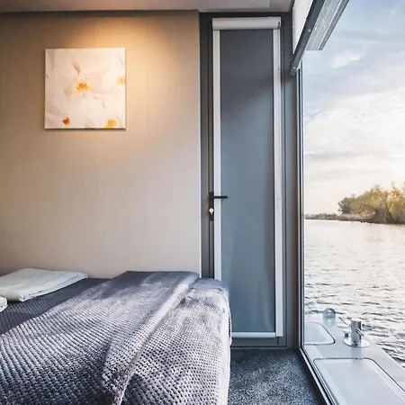 Aquahome - Np De Biesbosch - Bijzonder Overnachten Op Houseboat! 샬레 Werkendam